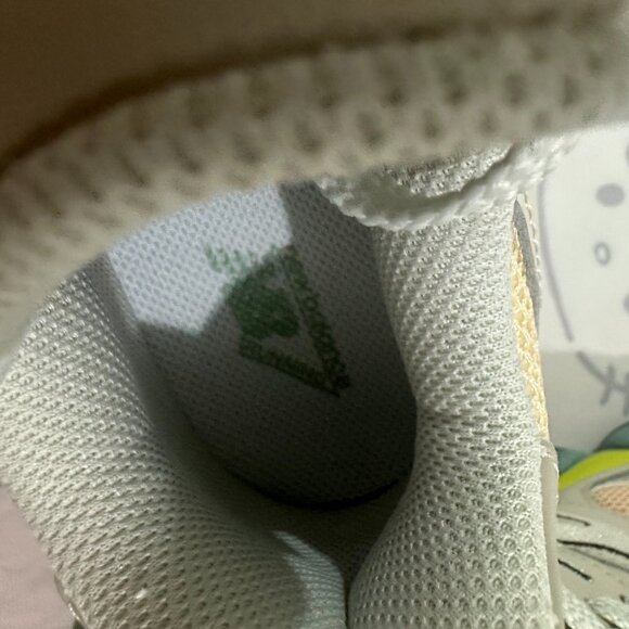 New Balance 9060 Series Low-Top Thick-Soled Sneakers - Picture 4 of 6